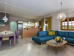 2 Villas Complex, Private Pool, Ideal for Groups!