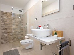 Splendid Villa in Vižinada with Hot Tub
