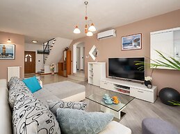 Splendid Villa in Vižinada with Hot Tub