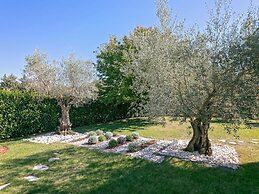 Splendid Villa in Vižinada with Hot Tub