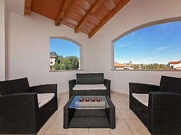 Splendid Villa in Vižinada with Hot Tub