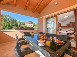 Splendid Villa in Vižinada with Hot Tub