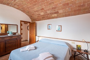 Tuscan Cottage With 2 Pools