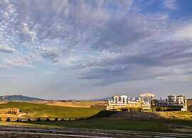 Splendid Holiday Home in Orciatico with Hot Tub & Pool