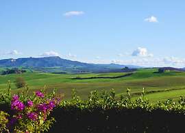 Splendid Holiday Home in Orciatico with Hot Tub & Pool