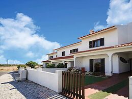 Soothing Holiday Home in Ferrel near Baleal Island