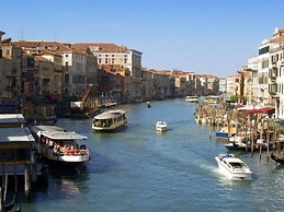 Urban Apartment in Venice near Town Center