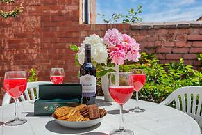 Cushy Apartment in Blackpool near Sea