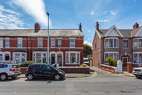 Cushy Apartment in Blackpool near Sea