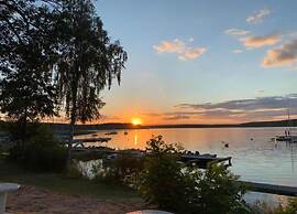 Peaceful Retreat by the Lake