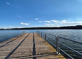 Peaceful Retreat by the Lake