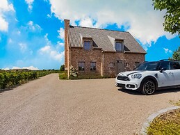 Chic Villa in Comines-warneton With Garden