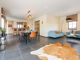 Chic Villa in Comines-warneton With Garden