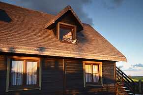 Cottage in Cisowo With Garden