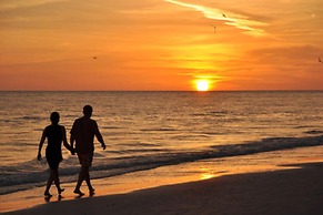 Cottage in Cisowo With Garden
