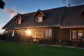 Cottage in Cisowo With Garden