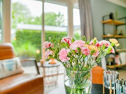 Wonderful Holiday Home nearby Efteling with Private Heated Pool & Hot