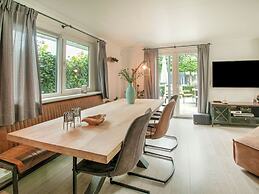 Wonderful Holiday Home nearby Efteling with Private Heated Pool & Hot