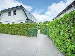 Wonderful Holiday Home nearby Efteling with Private Heated Pool & Hot