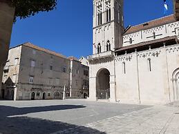 Peaceful Holiday Home in Okrug Gornji near Bocici Beach