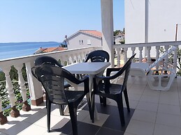 Peaceful Holiday Home in Okrug Gornji near Bocici Beach