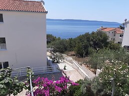 Peaceful Holiday Home in Okrug Gornji near Bocici Beach