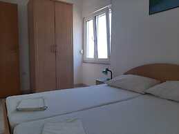 Peaceful Holiday Home in Okrug Gornji near Bocici Beach