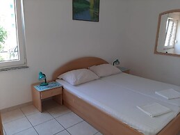 Peaceful Holiday Home in Okrug Gornji near Bocici Beach