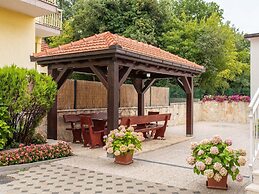 Lavish Apartment in Imotski near Blue Lake