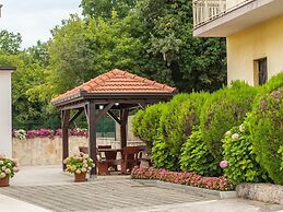Lavish Apartment in Imotski near Blue Lake