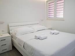 Lavish Apartment in Imotski near Blue Lake