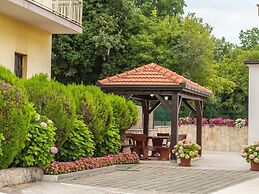 Lavish Apartment in Imotski near Blue Lake