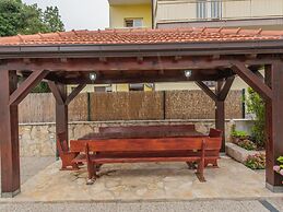 Lavish Apartment in Imotski near Blue Lake