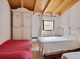 Fabulous Mansion in Pesina Spezie near Lake