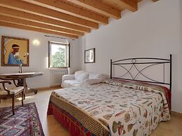 Fabulous Mansion in Pesina Spezie near Lake