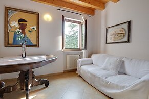 Fabulous Mansion in Pesina Spezie near Lake