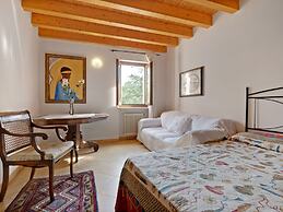 Fabulous Mansion in Pesina Spezie near Lake