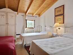 Fabulous Mansion in Pesina Spezie near Lake