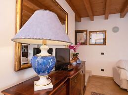 Fabulous Mansion in Pesina Spezie near Lake