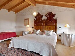 Fabulous Mansion in Pesina Spezie near Lake