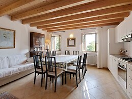 Fabulous Mansion in Pesina Spezie near Lake