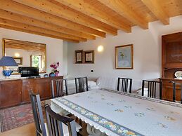 Fabulous Mansion in Pesina Spezie near Lake