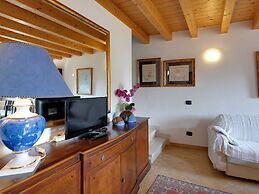 Fabulous Mansion in Pesina Spezie near Lake