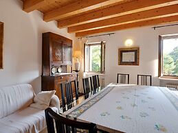 Fabulous Mansion in Pesina Spezie near Lake