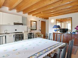 Fabulous Mansion in Pesina Spezie near Lake