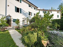 Fabulous Mansion in Pesina Spezie near Lake