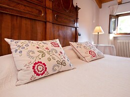 Fabulous Mansion in Pesina Spezie near Lake