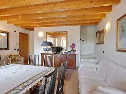 Fabulous Mansion in Pesina Spezie near Lake