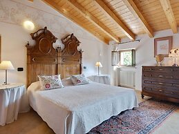 Fabulous Mansion in Pesina Spezie near Lake