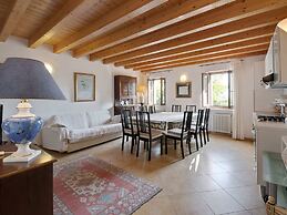 Fabulous Mansion in Pesina Spezie near Lake